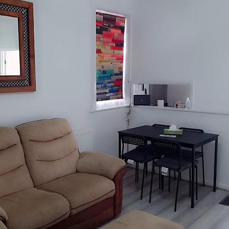 2 Bed 1St Floor Apartment-Own Entrance & Parking Portsmouth Ngoại thất bức ảnh