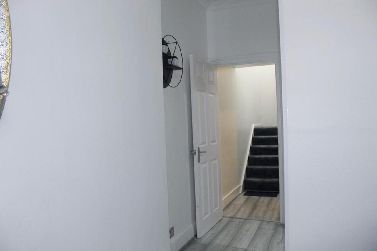 2 Bed 1St Floor Apartment-Own Entrance & Parking Portsmouth Ngoại thất bức ảnh