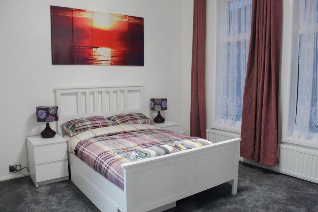 2 Bed 1St Floor Apartment-Own Entrance & Parking Portsmouth Ngoại thất bức ảnh