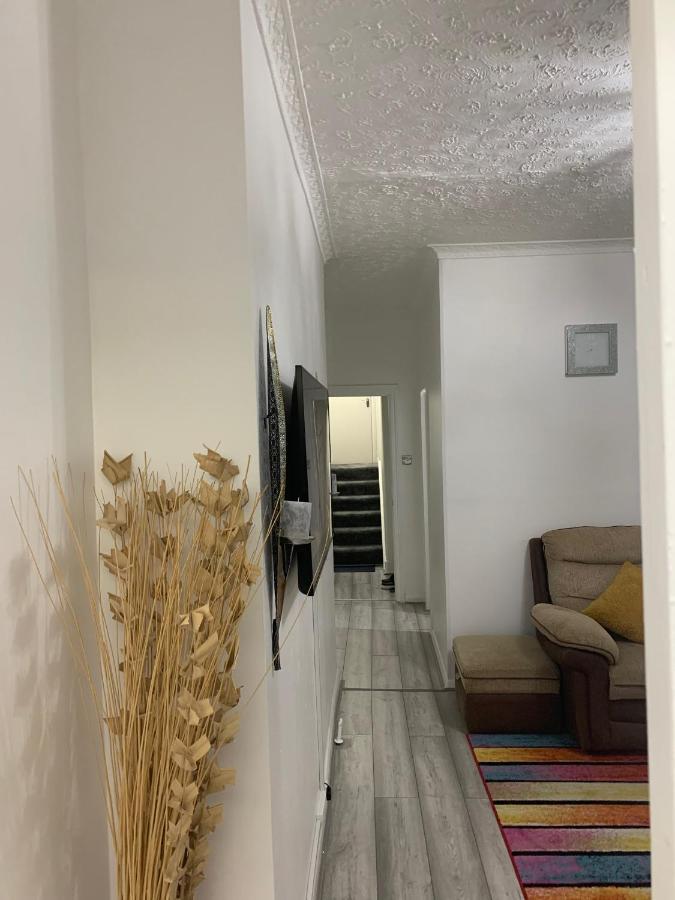 2 Bed 1St Floor Apartment-Own Entrance & Parking Portsmouth Ngoại thất bức ảnh