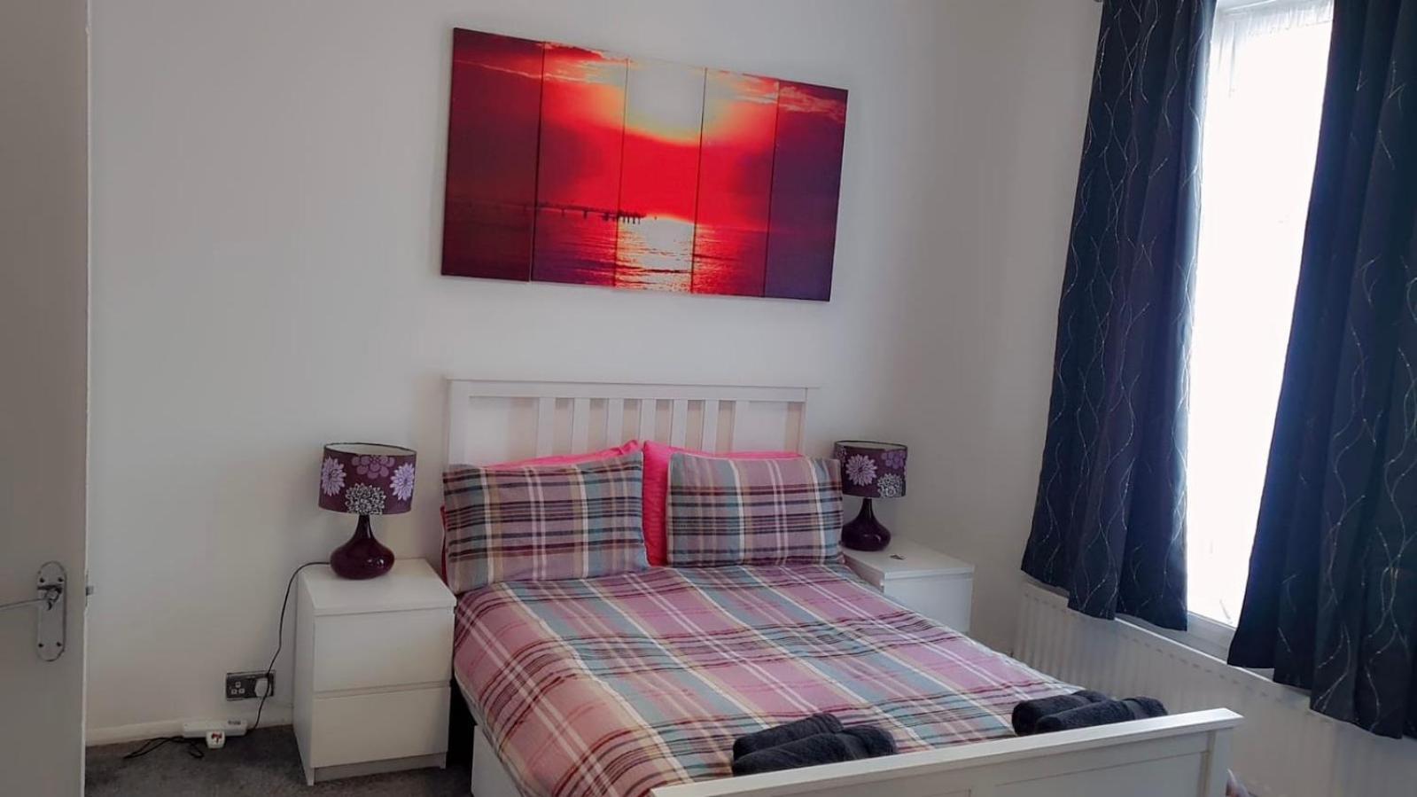 2 Bed 1St Floor Apartment-Own Entrance & Parking Portsmouth Ngoại thất bức ảnh