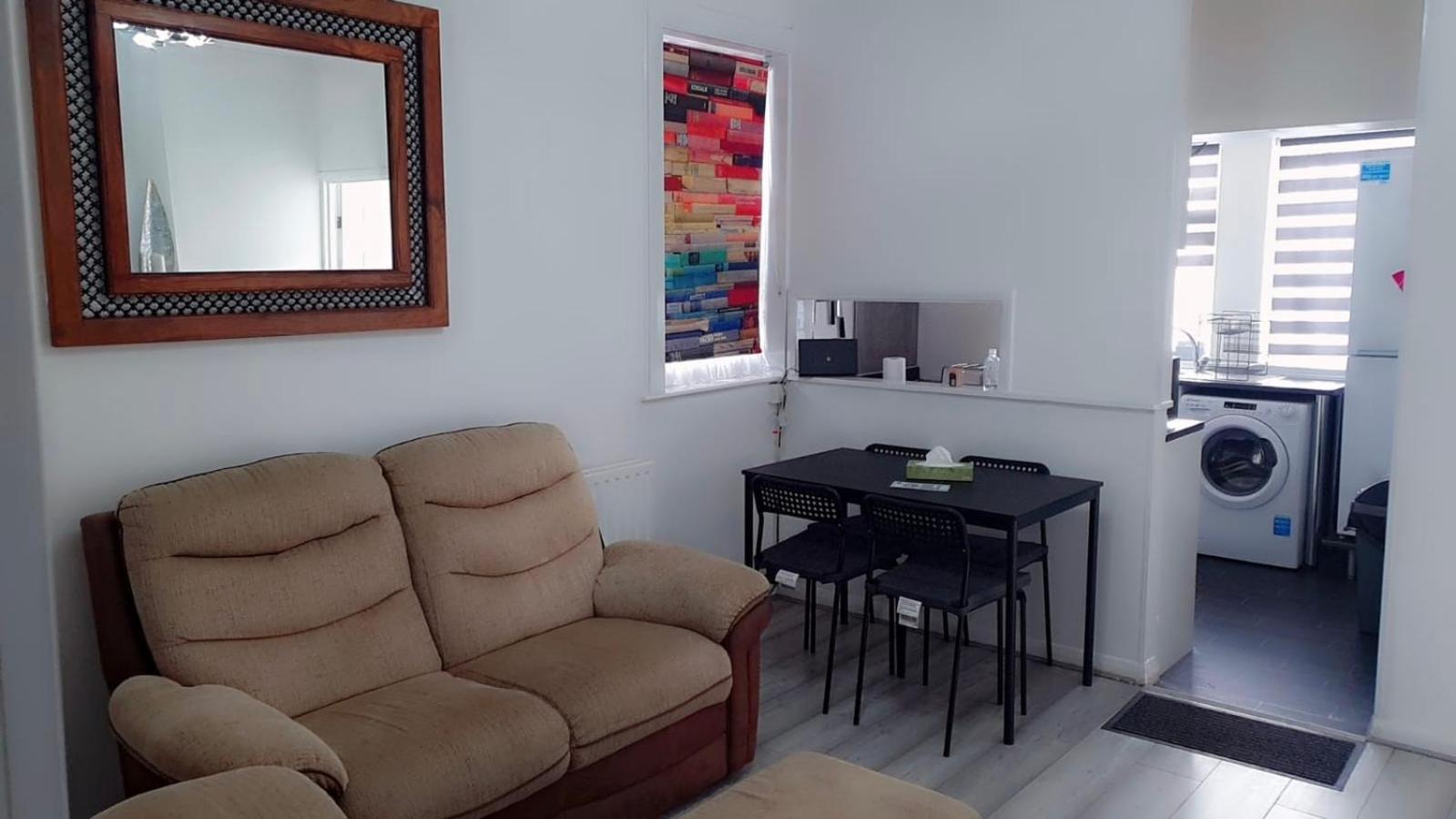 2 Bed 1St Floor Apartment-Own Entrance & Parking Portsmouth Ngoại thất bức ảnh